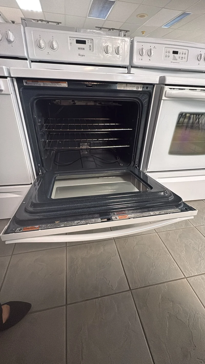 Cuisinière reconditionnée Whirlpool blanche 30 pouces.