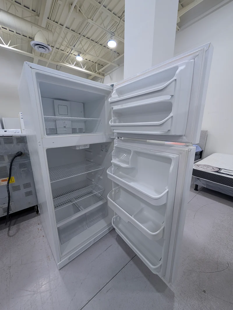 Frigidaire 28'' réfrigérateur congélateur Supérieur -blanc - reconditionné