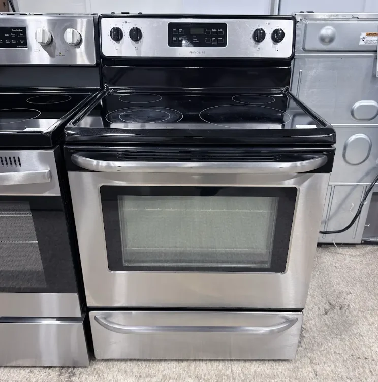 Frigidaire 30'' Cuisinière Vitrocéramique - Inox - Reconditionné