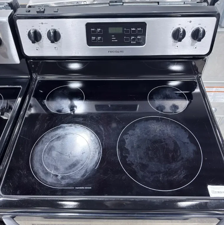 Frigidaire 30'' Cuisinière Vitrocéramique - Inox - Reconditionné