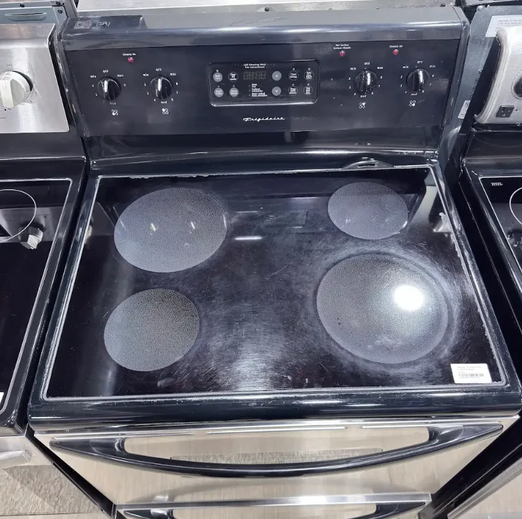 Frigidaire 30'' Cuisinière Vitrocéramique - Inox - Reconditionné