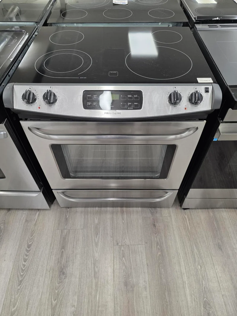Frigidaire 30'' Cuisinière Vitrocéramique -encastrée - Inox - Reconditionnée