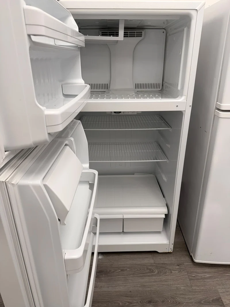 GE 28'' Réfrigérateur Congélateur Supérieur - Blanc - Reconditionné