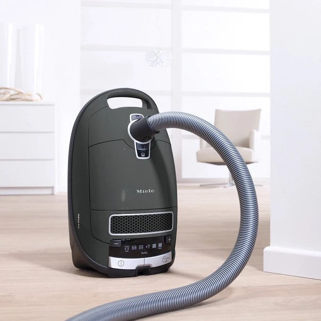 ASPIRATEUR TRAINEAU AVEC SAC MIELE GUARD M1