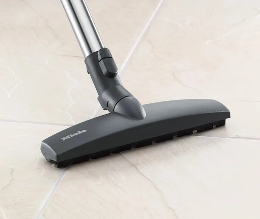 ASPIRATEUR TRAINEAU AVEC SAC MIELE GUARD M1