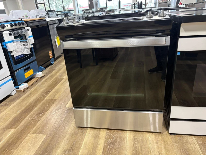 Whirlpool 30'' 4.8 pi cu Cuisinière Électrique Vitrocéramique- Encastrable - Inox - YWEE515S0LS - Boîte Ouverte