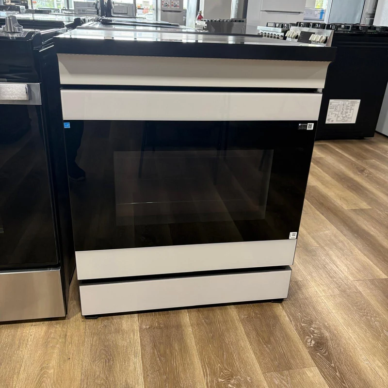 Samsung cuisinière 30 '' 6.3 pi.cu. - BESPOKE - induction- blanc - NSI6DB990012AC - boîte ouvertes