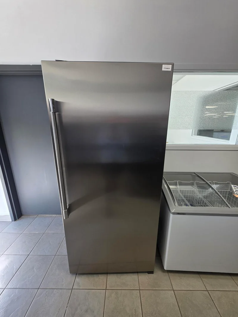 Frigidaire Professional 33'' 18.6 pi.cu -Réfrigérateur 1 porte-Inox- FPRU19F8WF - Boîte ouverte