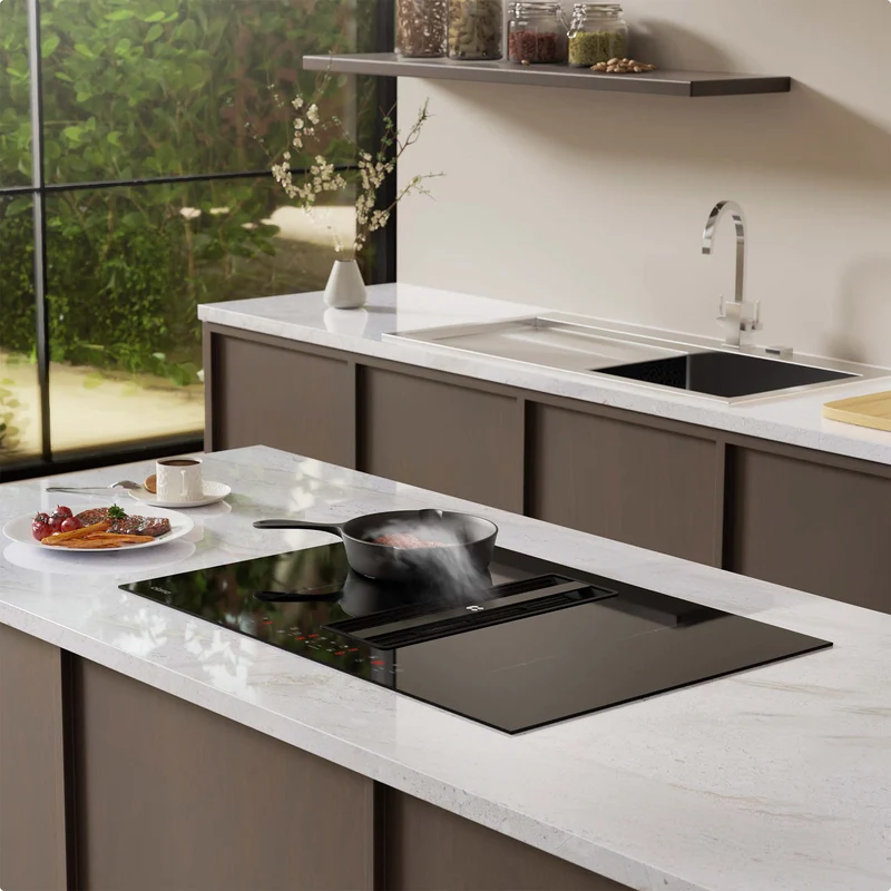 Ciarra ONE Plaque à Induction avec Hotte Intégrée Ultra 830 mm avec Système Plasma⁺ Intégré et Boost et Flexzone CBBEH834BBF-OW