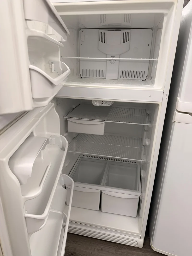 Frigidaire 30 '' réfrigérateur congélateur Supérieur -Blanc - Reconditionné