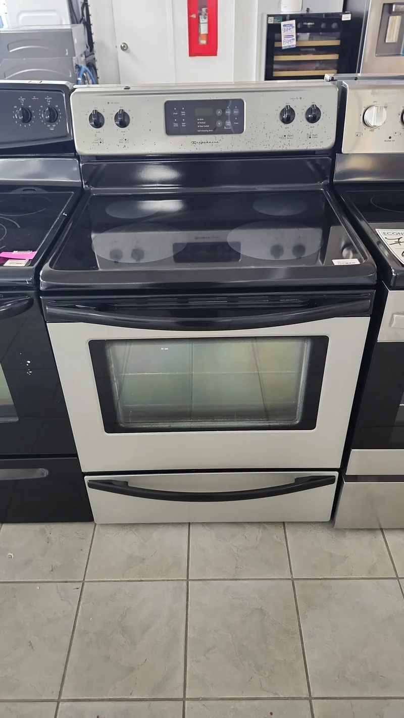 Frigidaire 30'' Cuisinière Vitrocéramique - Inox- Reconditionnée