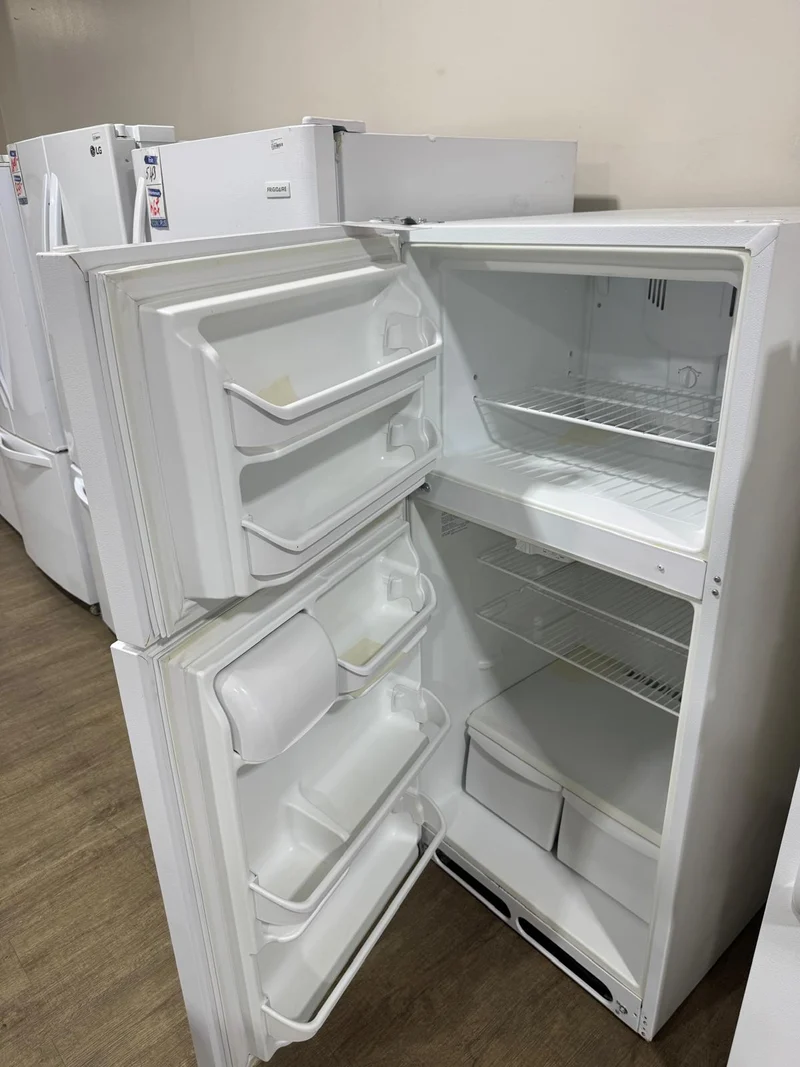 Frigidaire 28'' Réfrigérateur Congélateur Supérieur - Blanc - Reconditionné