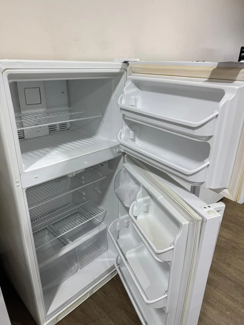 Frigidaire 28'' Réfrigérateur Congélateur Supérieur - Blanc - Reconditionné