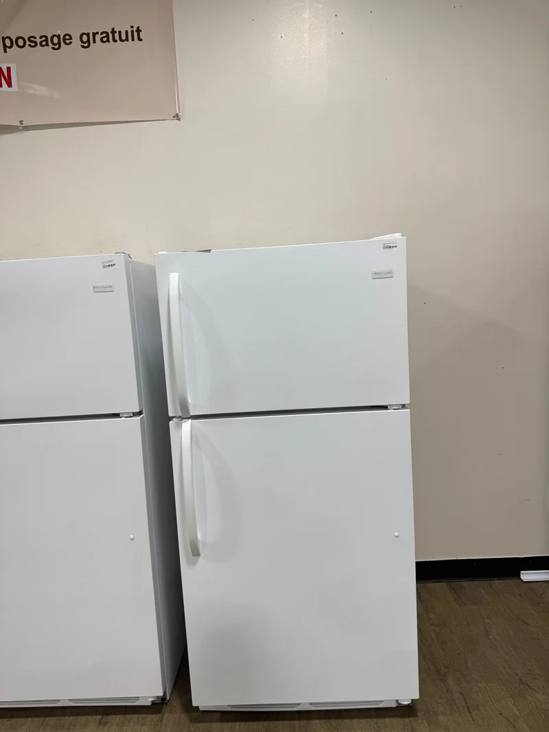 Frigidaire 28'' Réfrigérateur Congélateur Supérieur - Blanc - Reconditionné