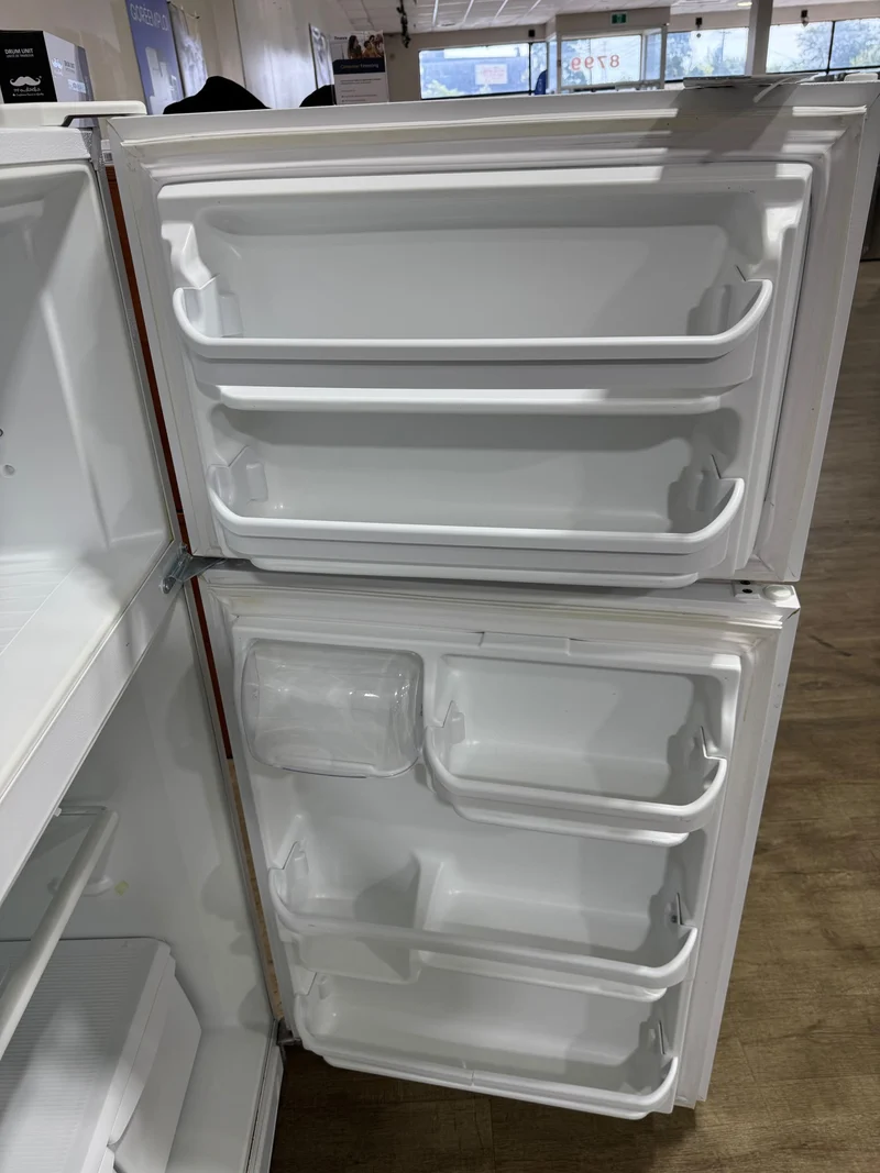 Frigidaire 28'' Réfrigérateur Congélateur Supérieur - Blanc - Reconditionné