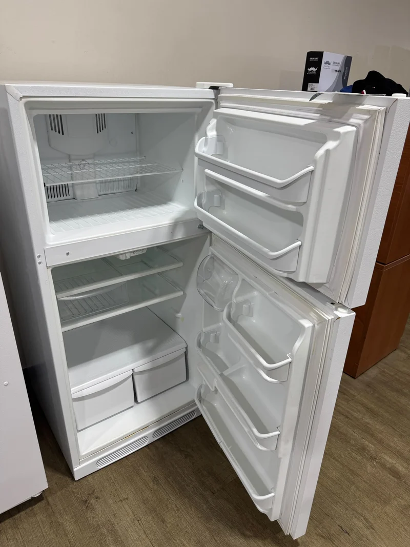 Frigidaire 28'' Réfrigérateur Congélateur Supérieur - Blanc - Reconditionné