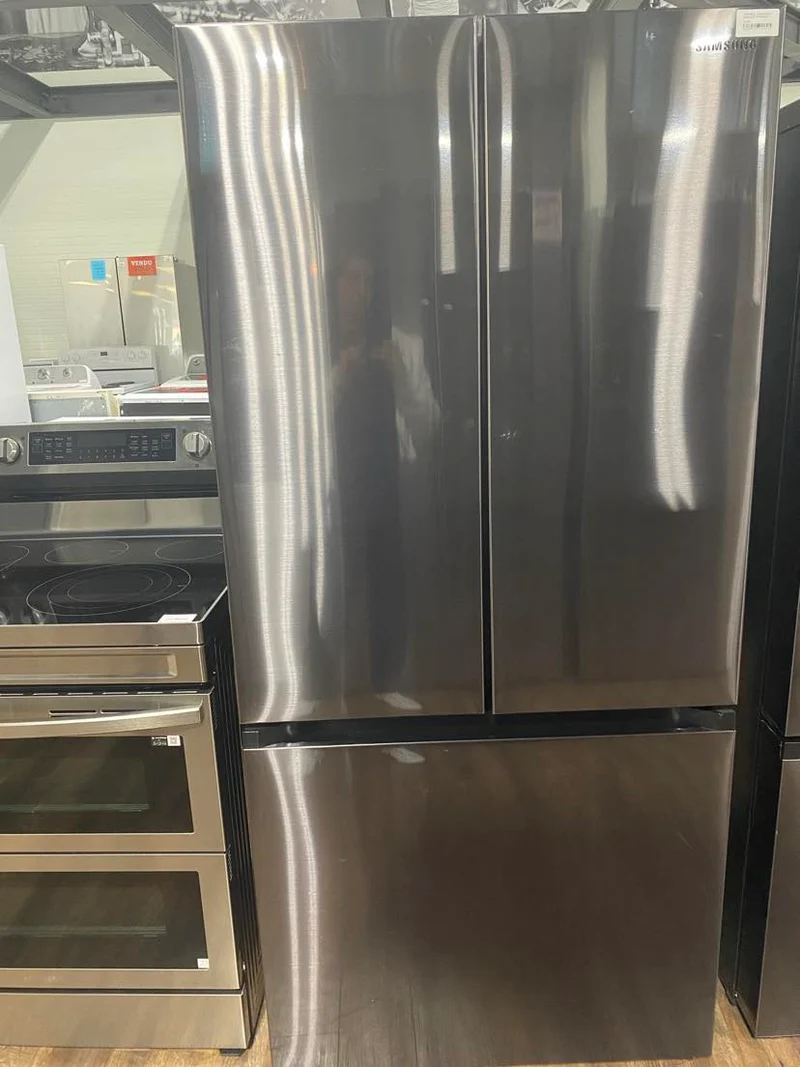 Samsung 33" 24.5 pi.cu - Réfrigérateur à deux battants - Beverage Center à l’intérieur - Inox Noir - RF25C5551SG - Boîte ouverte