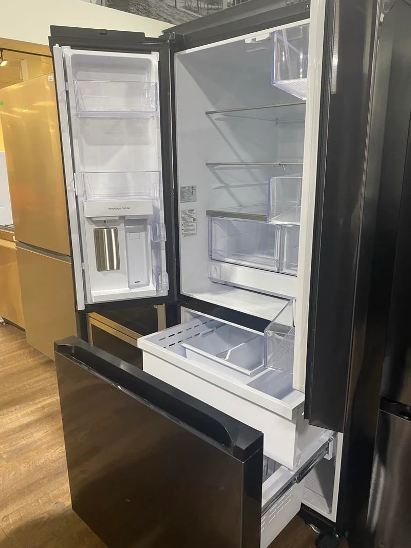 Samsung 33" 24.5 pi.cu - Réfrigérateur à deux battants - Beverage Center à l’intérieur - Inox Noir - RF25C5551SG - Boîte ouverte