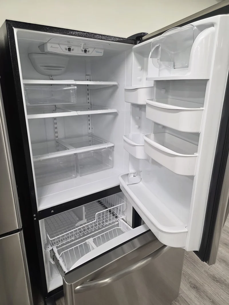 Amana 30'' Réfrigérateur Congélateur inférieur- Inox - Reconditionné