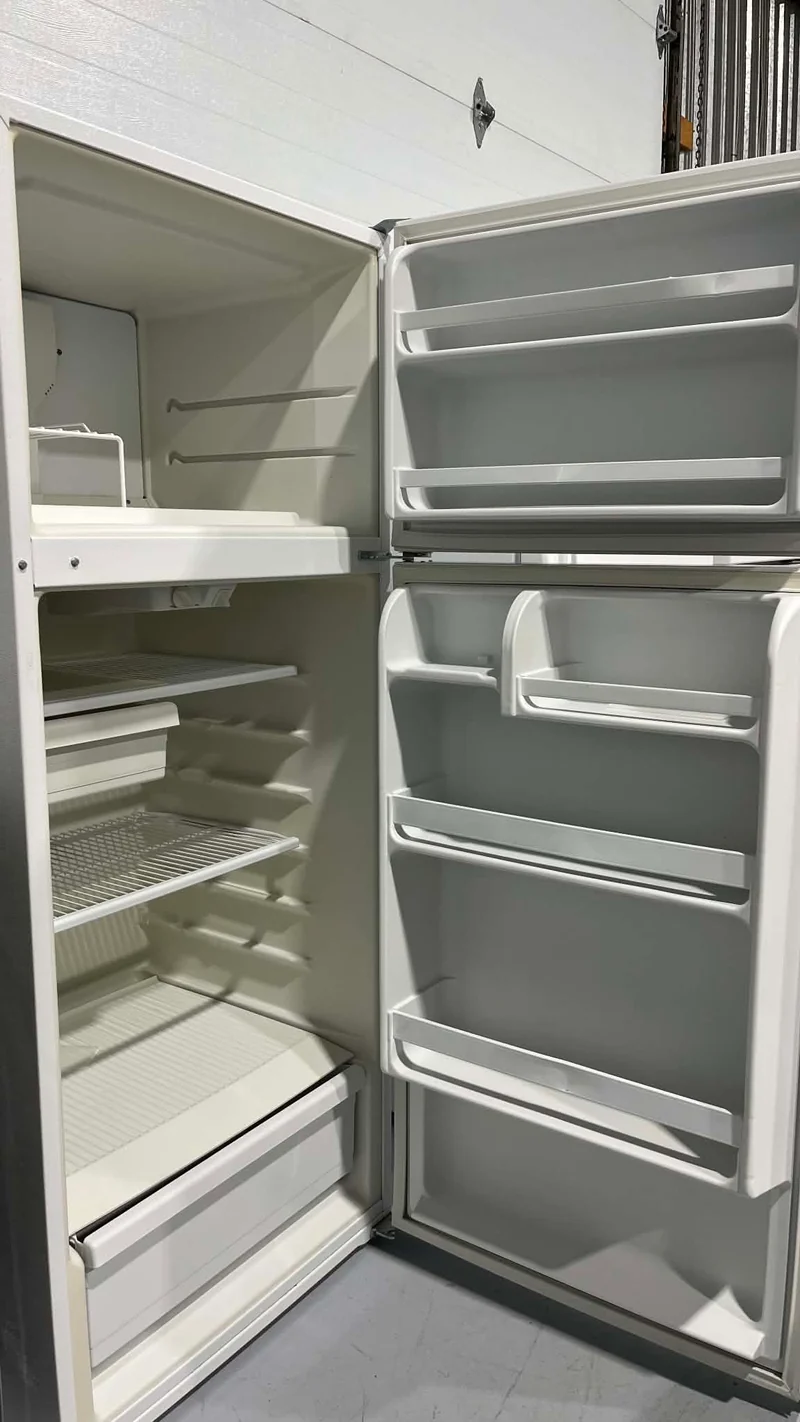 Whirlpool 28'' Réfrigérateur Congélateur Supérieur - Blanc - Reconditionné