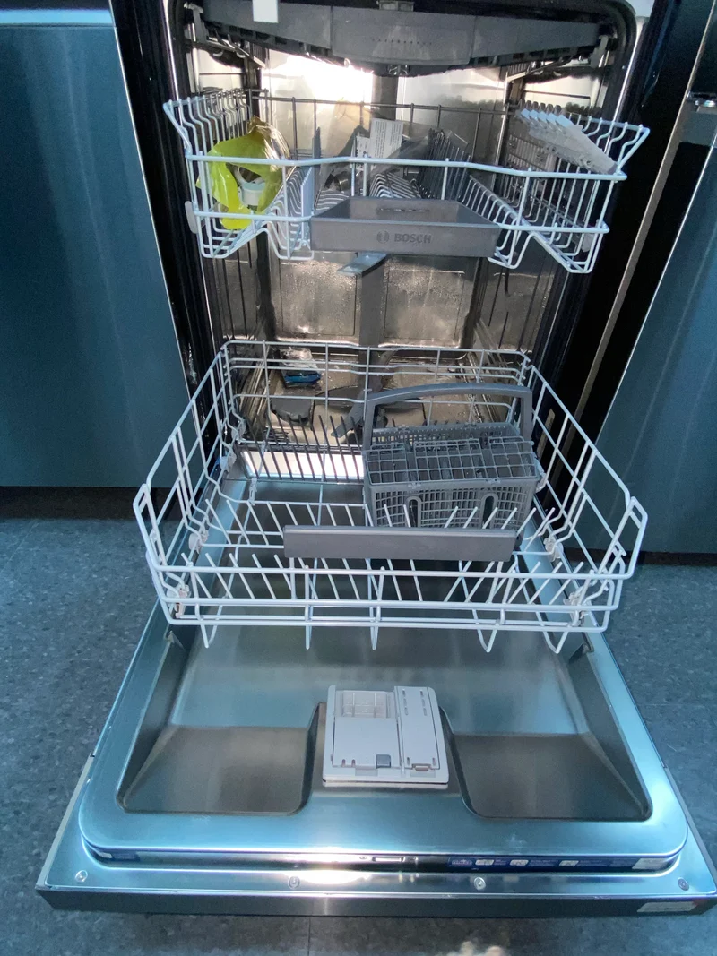 Bosch 24'' 46 dba Lave-vaiselle - Inox - SHE53B75UC - boîte ouverte