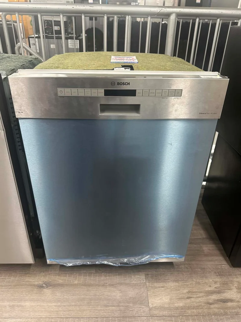 Bosch 24'' 46 dba Lave-vaiselle - Inox - SHE53B75UC - boîte ouverte