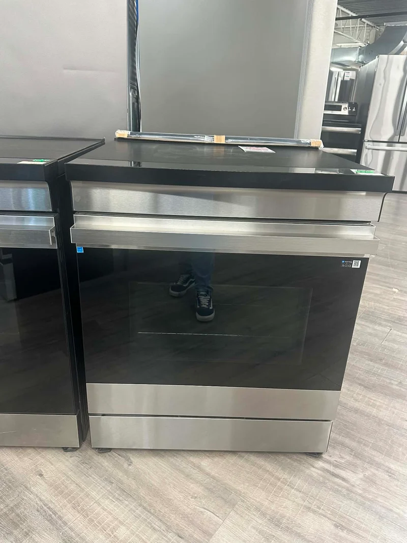 Samsung cuisinière 30 '' 6.3 pi.cu. - BESPOKE -induction- inox - NSI6DG9500SRAC- boîte ouvertes