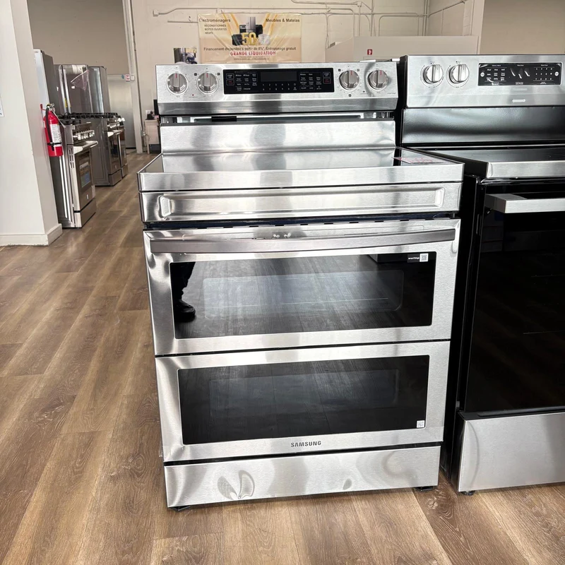Samsung 30" 6.3 pi.cu - Cuisinière 2 fours à convection - 5 brûleurs - Inox - NE63A6751SS - Boîte Ouverte