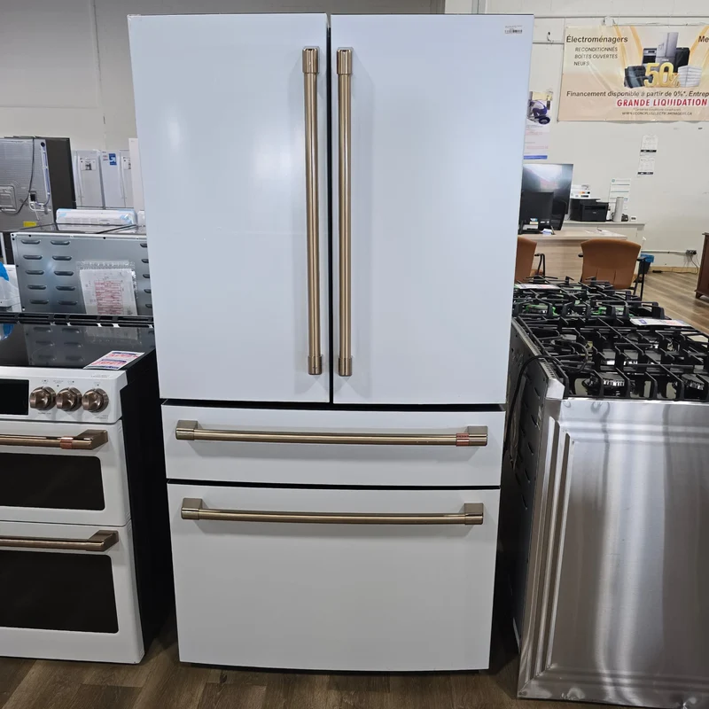 GE Café 36'' 23.2 pi cu Réfrigérateur -Eau Remplissage Automatique - WiFi - Tiroir Convertible - Blanc Mat - CJE23DP4WW2 - Boîte Ouverte -