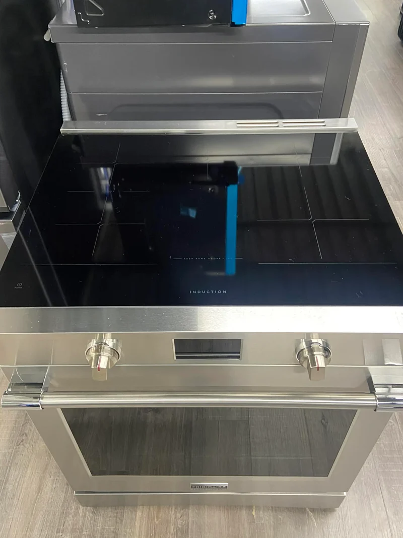Frigidaire Professionnel 30 po 6.2 pi cu Cuisinière INDUCTION - Convection - Inox - PCFI308CAF - Boîte Ouverte