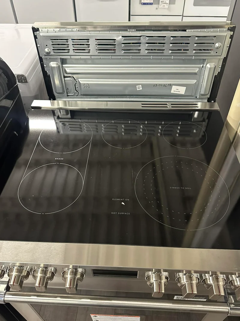 Frigidaire Professionnel 30 po 6.2 pi cu Cuisinière encastrable - Convection - Inox - PCFE308CAF - Boîte Ouverte