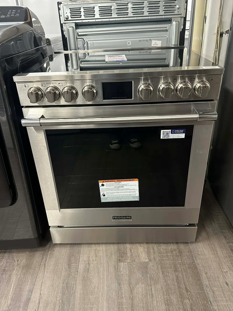 Frigidaire Professionnel 30 po 6.2 pi cu Cuisinière encastrable - Convection - Inox - PCFE308CAF - Boîte Ouverte