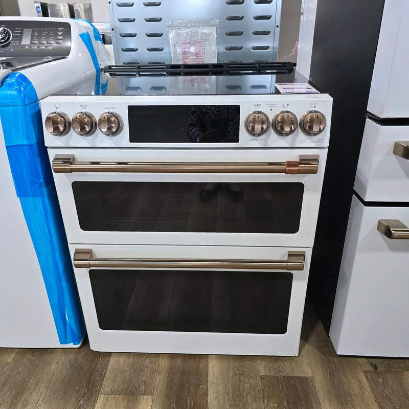 GE Café 30'' 6.7 pi cu - Cuisinière Double - Vitrocéramique - Autonettoyant - Blanc - CCES750P4MW2 - Boîte Ouverte
