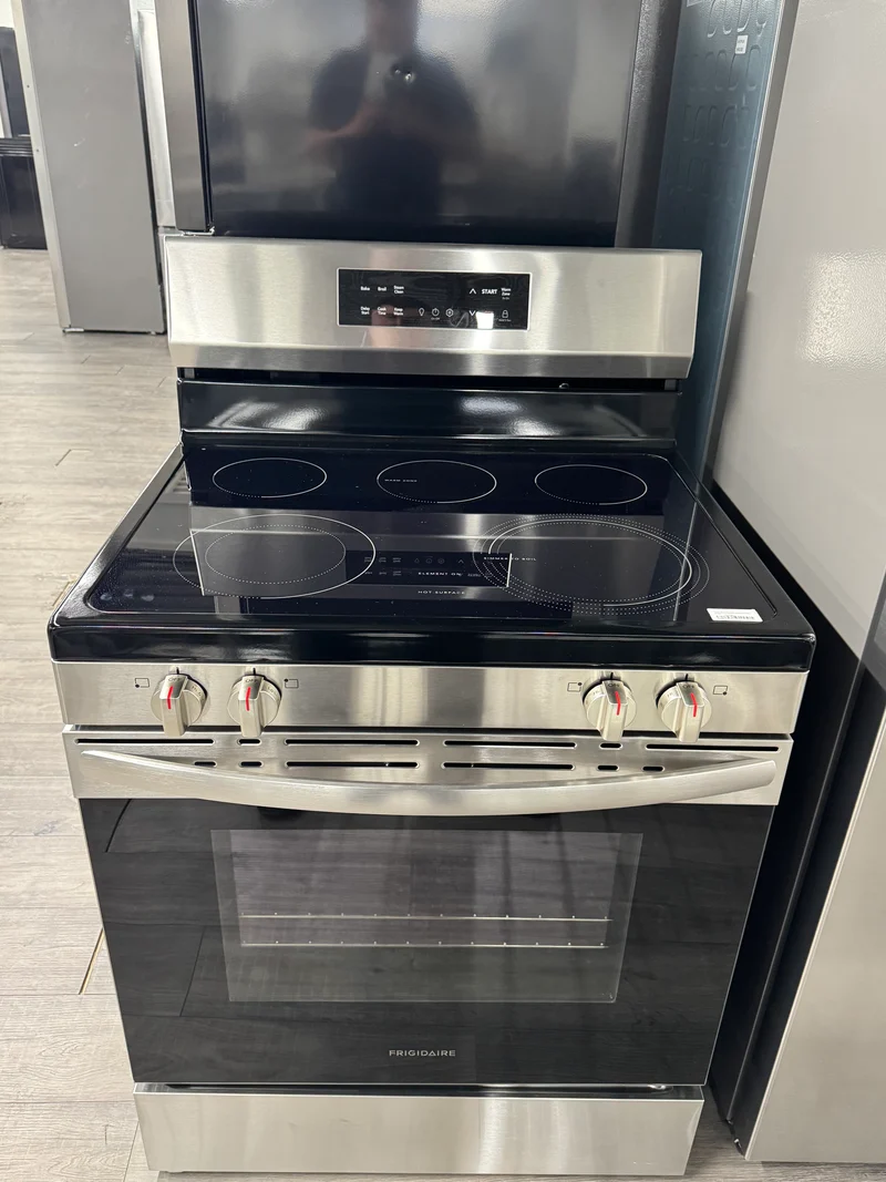 Frigidaire 30" 5.3 pi.cu - Cuisinière électrique - Inox - FCRE306CAS- Boîte ouverte.