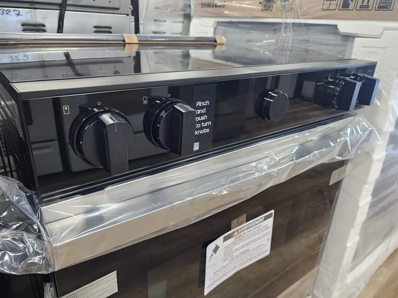 Samsung 30'' 6.3 pi cu. Cuisinière encastrable - wifi -autonettoyant - noir inox - NSE6DG8100S - Neuf