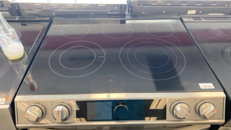 Samsung 30 po 6.3 pi.cu - Autonettoyant - Convection - Air Fry -inox- NE63T8751SS - boîte ouverte