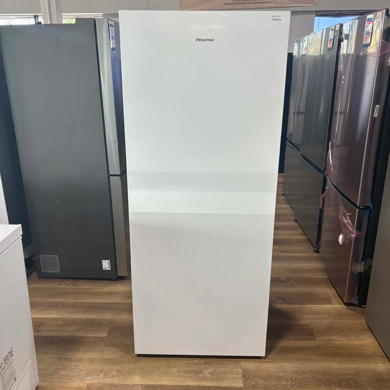 Hisense 28' 14 pi.cu. Congélateur vertical - blanc - FV14D6CWD - boîte ouverte