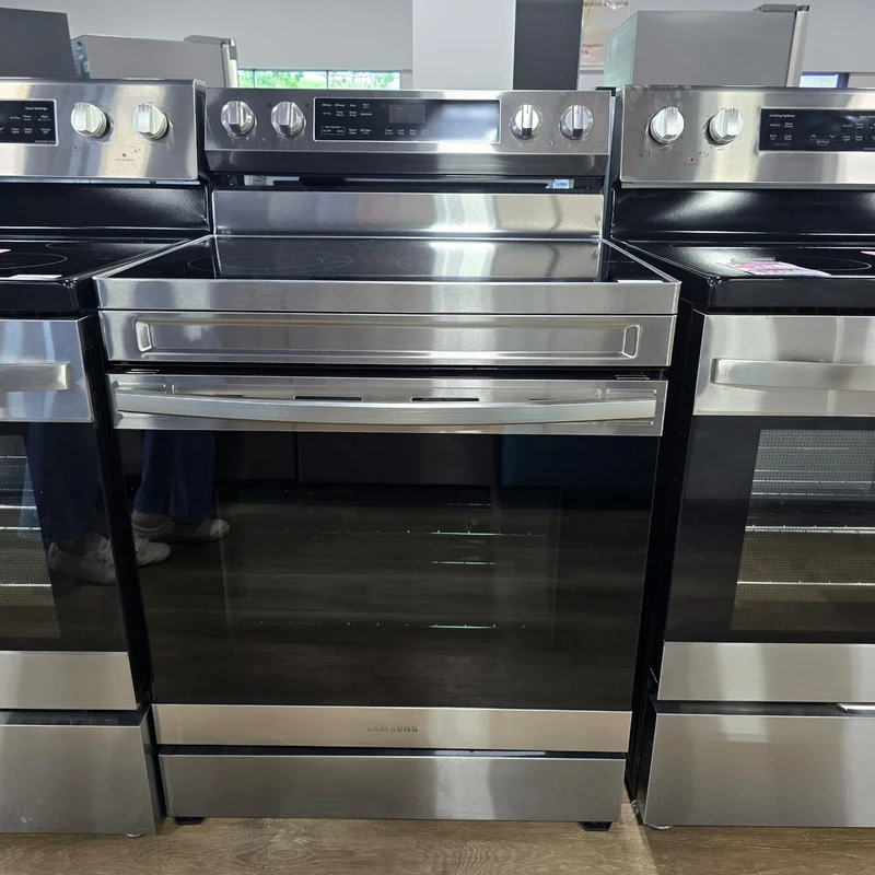 Samsung 30'' 6.3 pi cu. Cuisinière électrique Convection, Air fry, Self Clean- inox - NE63A6511SS - Boîte Ouverte