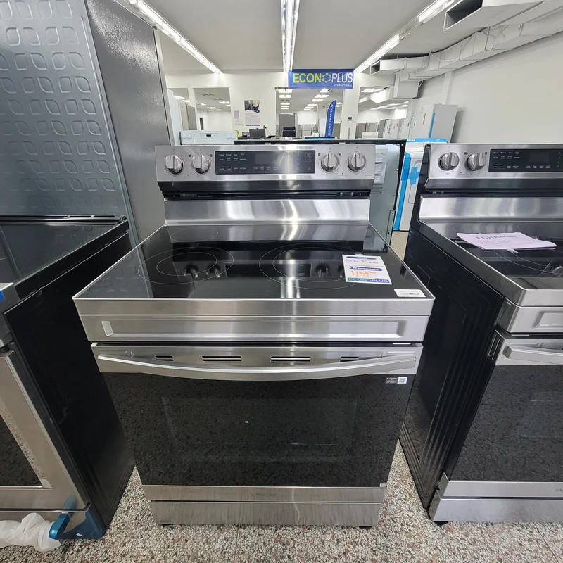 Samsung 30'' 6.3 pi cu. Cuisinière électrique Convection, Air fry, Self Clean- inox - NE63A6511SS - Boîte Ouverte