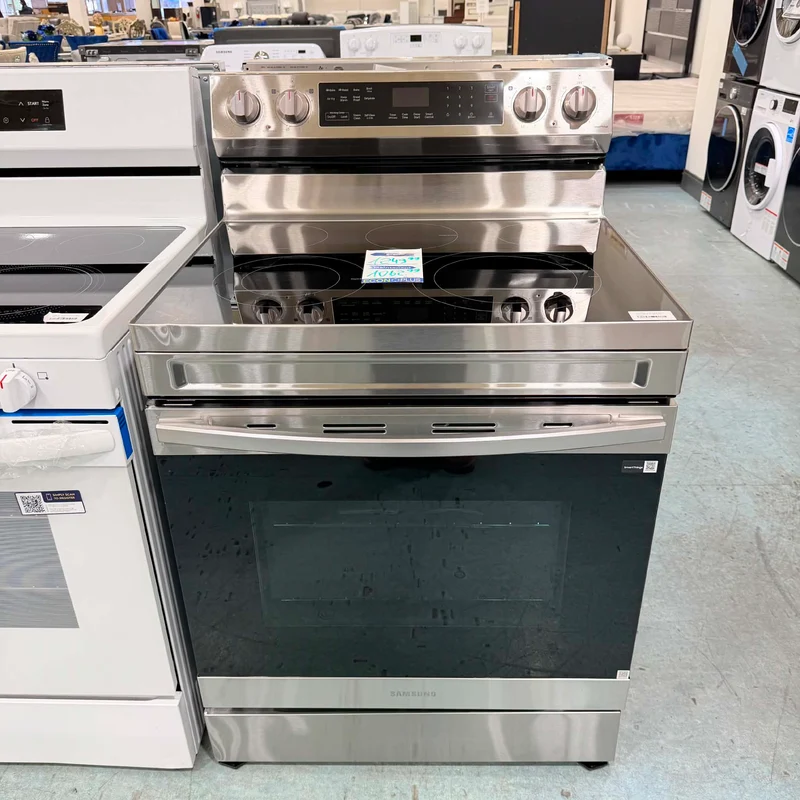 Samsung 30'' 6.3 pi cu. Cuisinière électrique Convection, Air fry, Self Clean- inox - NE63A6511SS - Boîte Ouverte