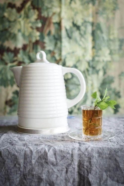Bouilloire électrique en céramique – 1,3 L design et sécurisée