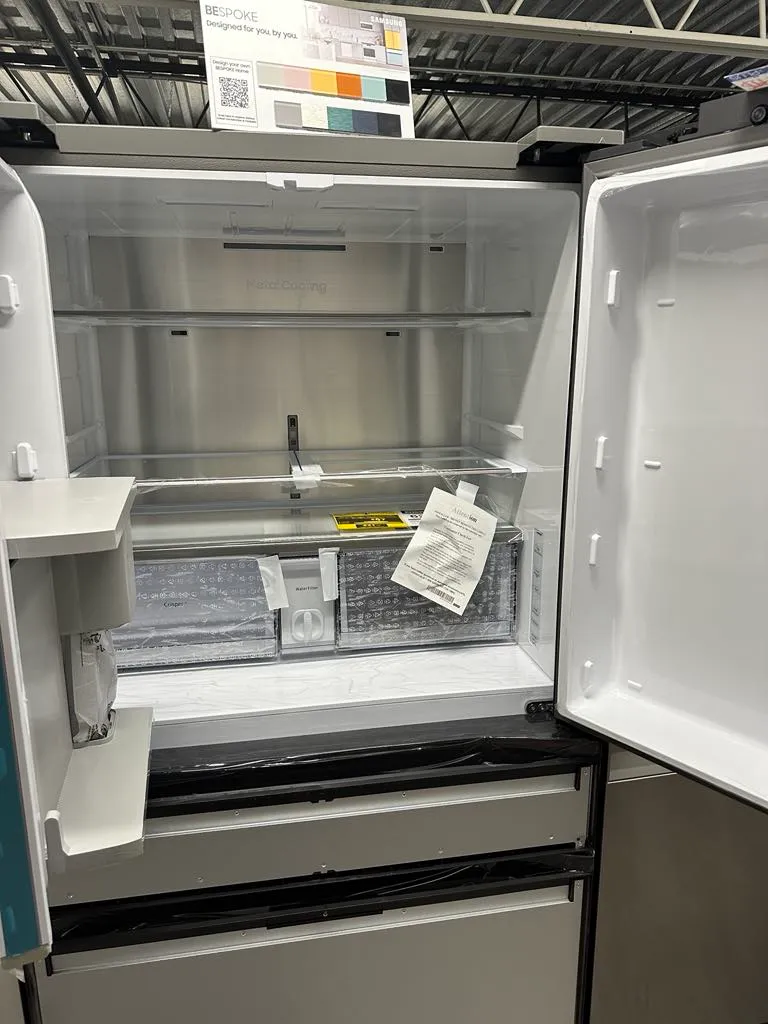 Samsung 36'' 22.8 pi. cu Réfrigérateur à porte Française Profondeur Comptoir - Inox - Bespoke RF23BB8600APAA - Boite Ouverte