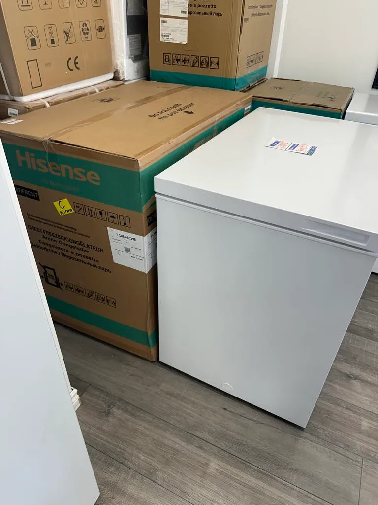 Hisense 38'' 8.8 pi.cu. 43 dBa - Congélateur Coffre - blanc -FC88D6CWD - boîte ouverte