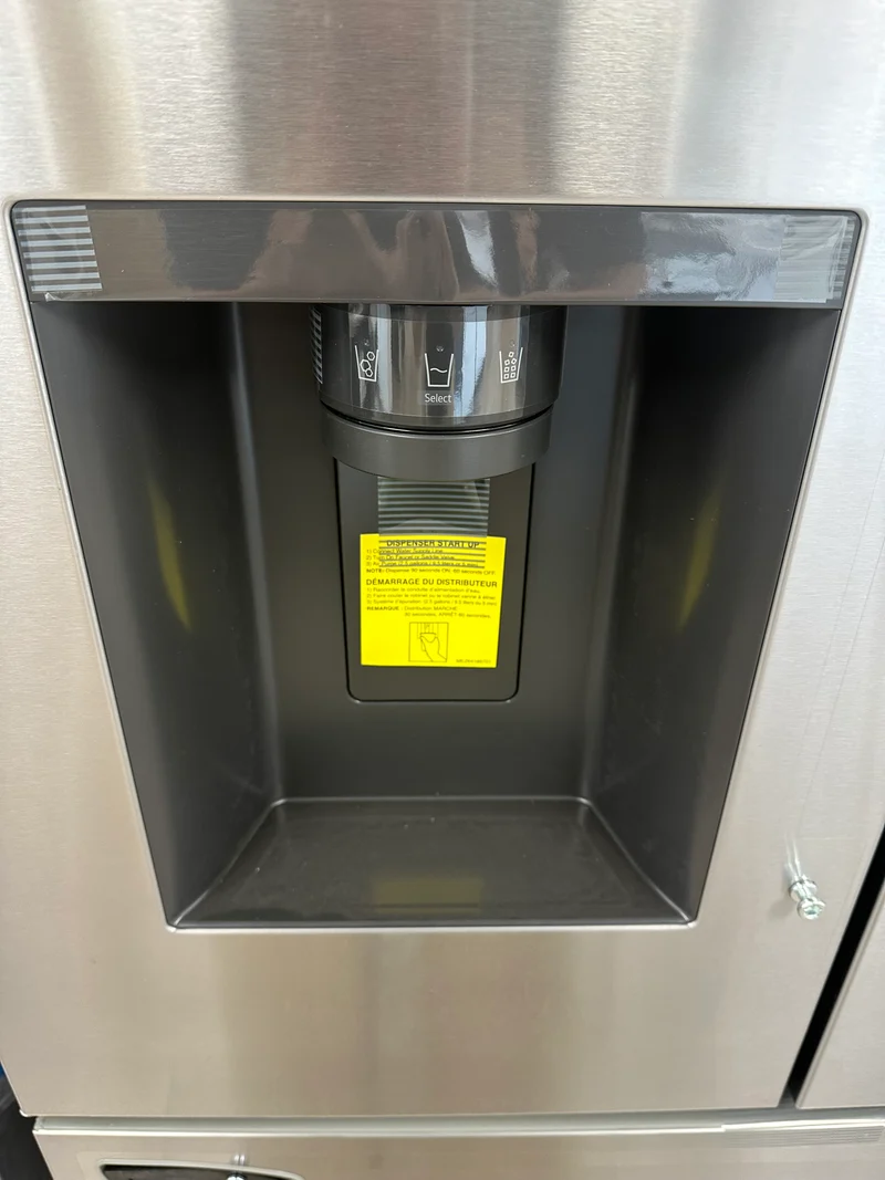 LG 36'' 26 pi Réfrigérateur à portes françaises - Distributeur d'eau et glace - inox - LRFXC2606S- Boîte ouverte