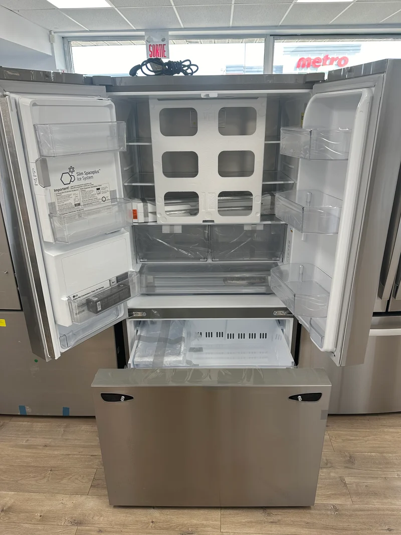 LG 36'' 26 pi Réfrigérateur à portes françaises - Distributeur d'eau et glace - inox - LRFXC2606S- Boîte ouverte
