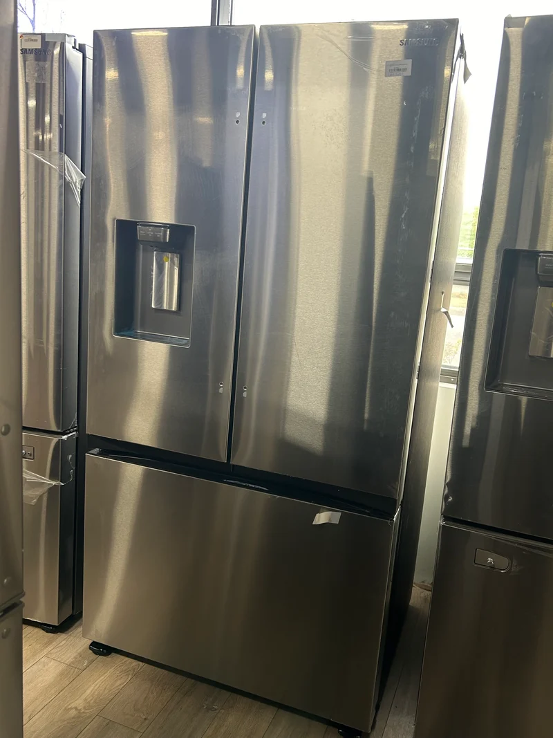 Samsung 36 po, 25.5 pc Réfrigérateur à portes françaises - machine à glaçons - inox - RF27CG5400SRAA