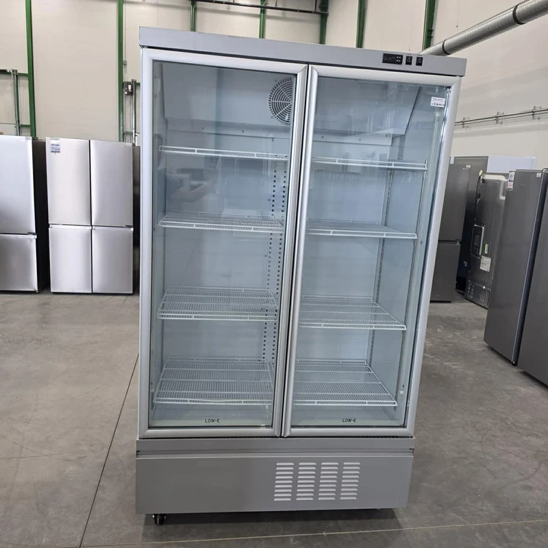 Hisense 49'' 36 pi. cu. Présentoir à porte vitrée à porte battante - Blanc - HSC-950 - boîte ouverte