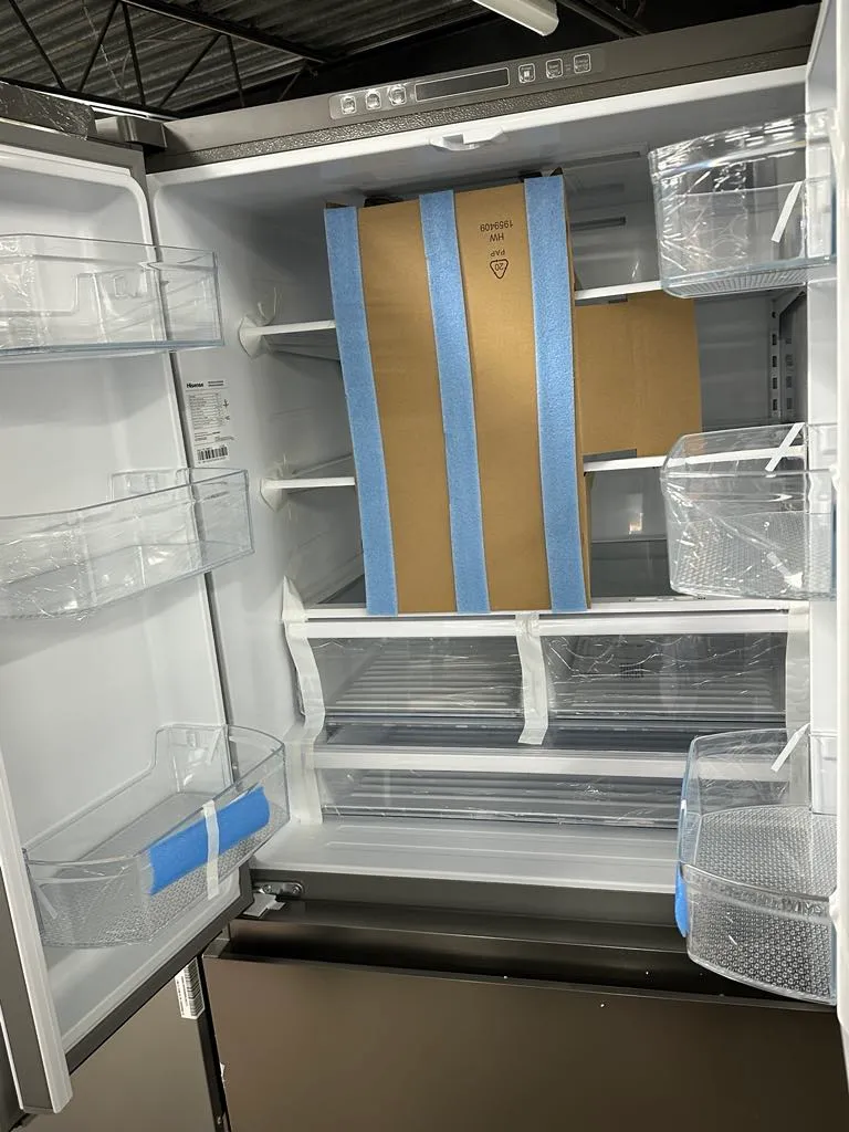 Hisense 36 po 26.6 pi cu. Réfrigérateur - Inox - RF27A3FSE - Boîte ouverte