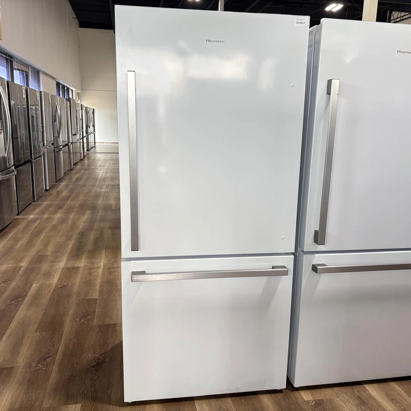 Hisense 31 po 17 pi cu. réfrigérateur - Energy Star® - blanc - RB17A2CWE - boîte ouverte