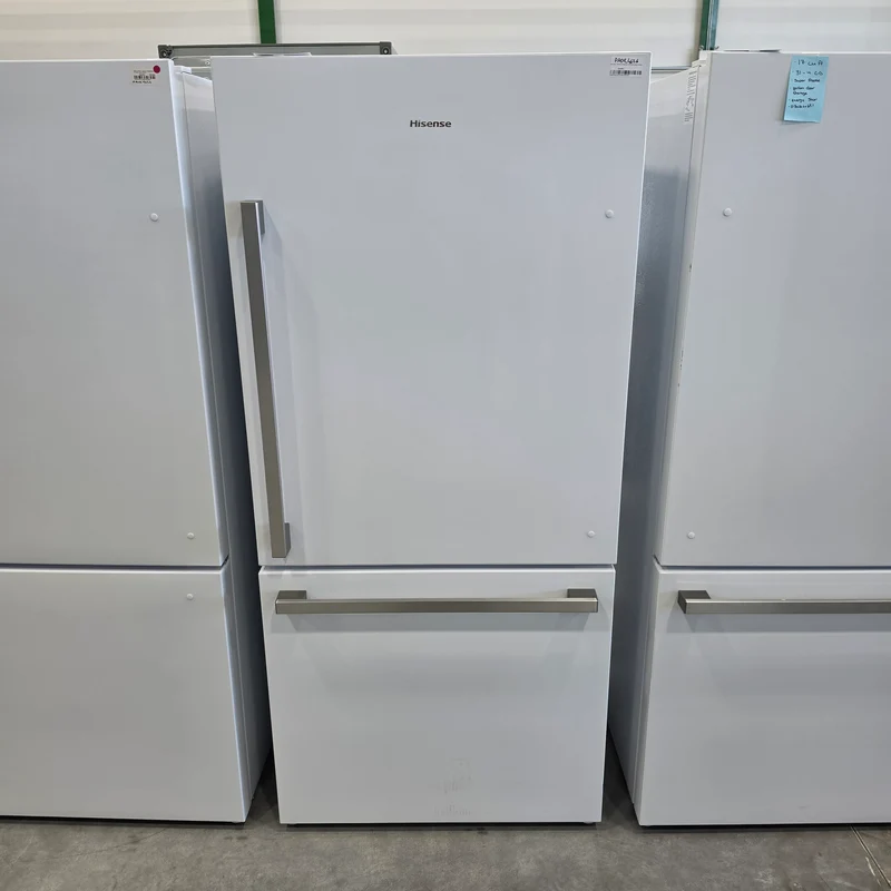 Hisense 31 po 17 pi cu. réfrigérateur - Energy Star® - blanc - RB17A2CWE - boîte ouverte